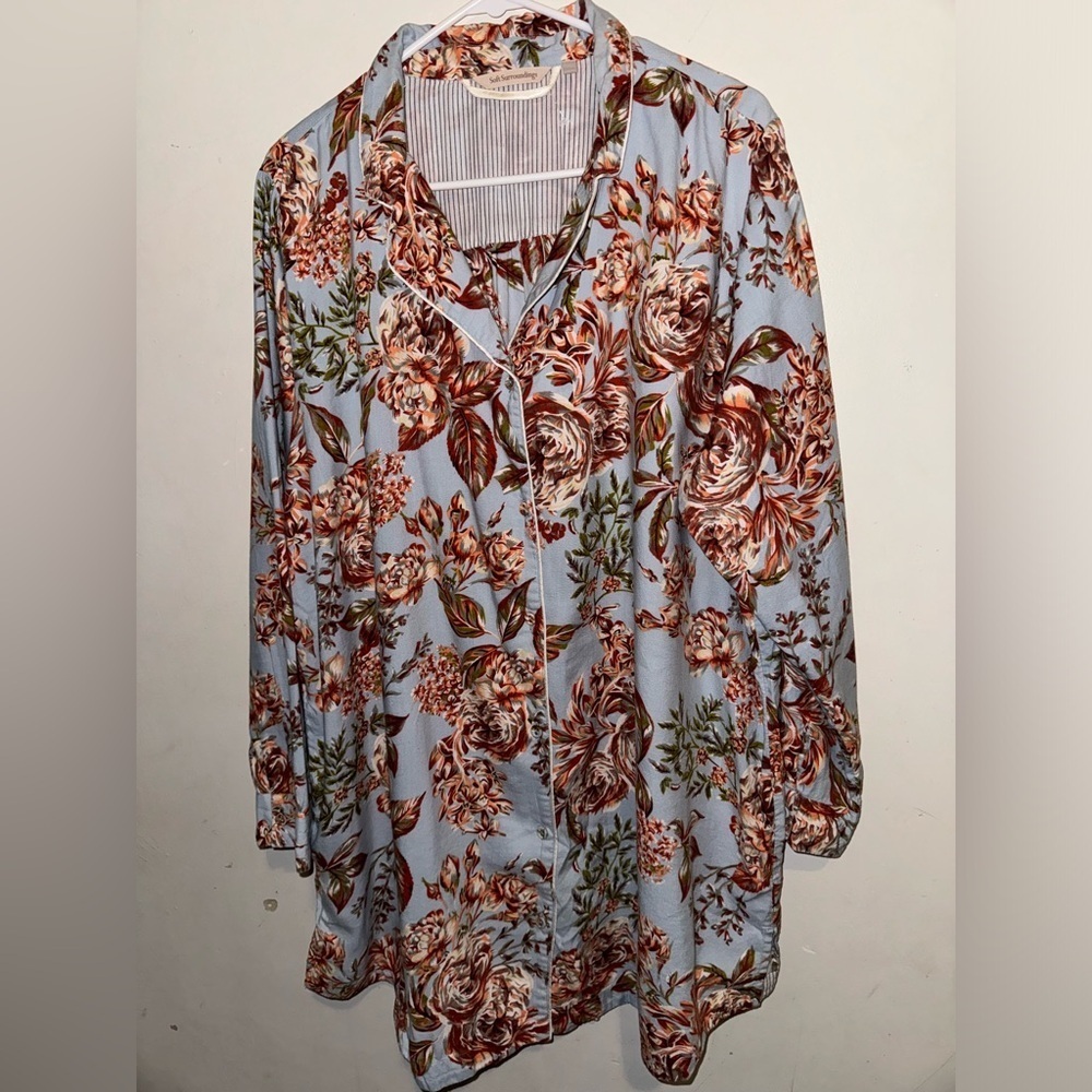 NWOT Women’s Floral Button Front Sleepwear Top